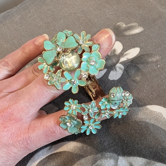 🌟3/$20🌟Costume Bracelet - Picture 4 of 9